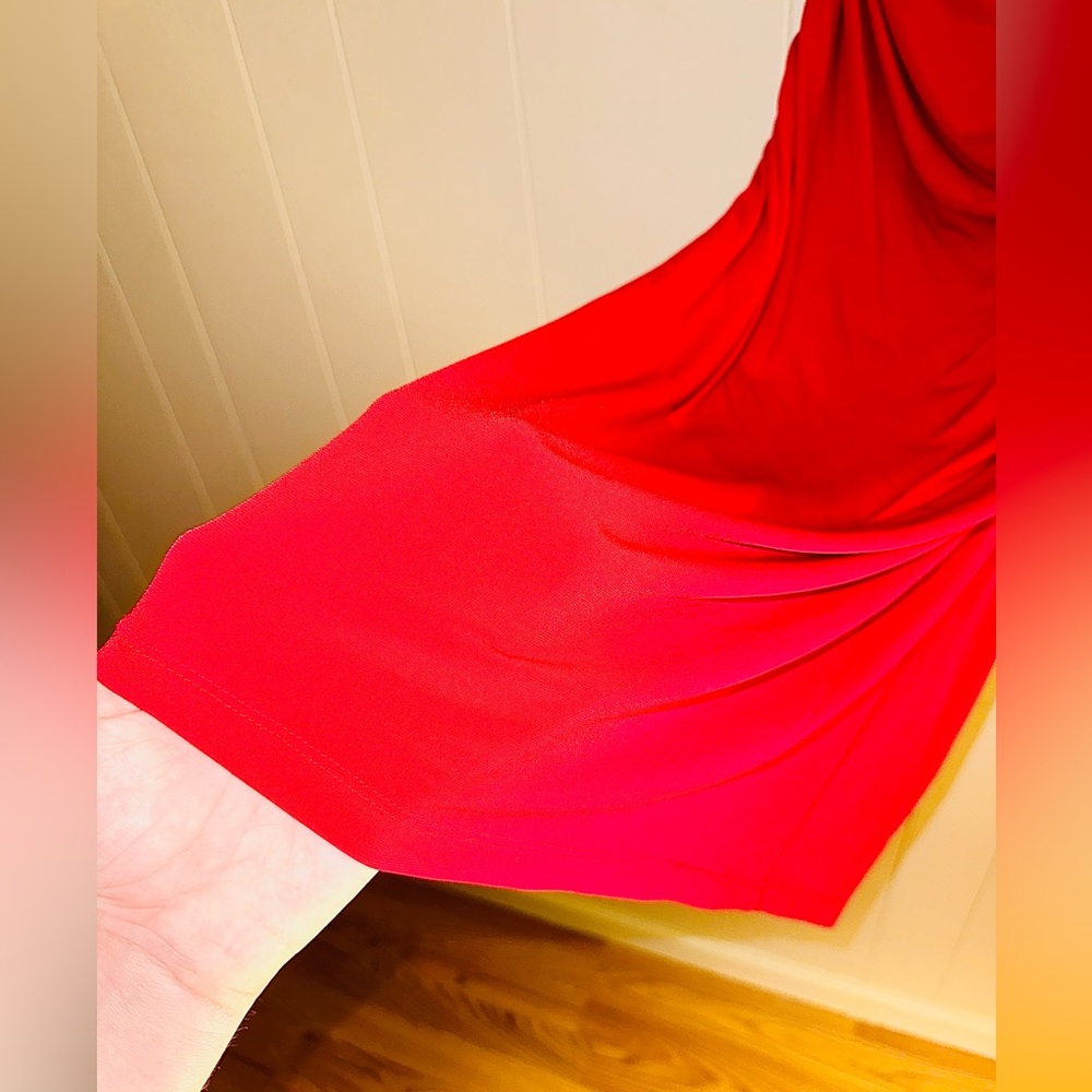 Form Fitting Ruffled Dress - Picture 4 of 5